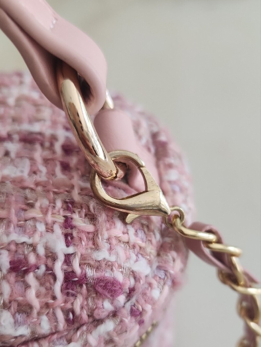 Pink Tweed Mini Vanity Crossbody Bag with Floral Charms..so Pretty! - Picture 11 of 11